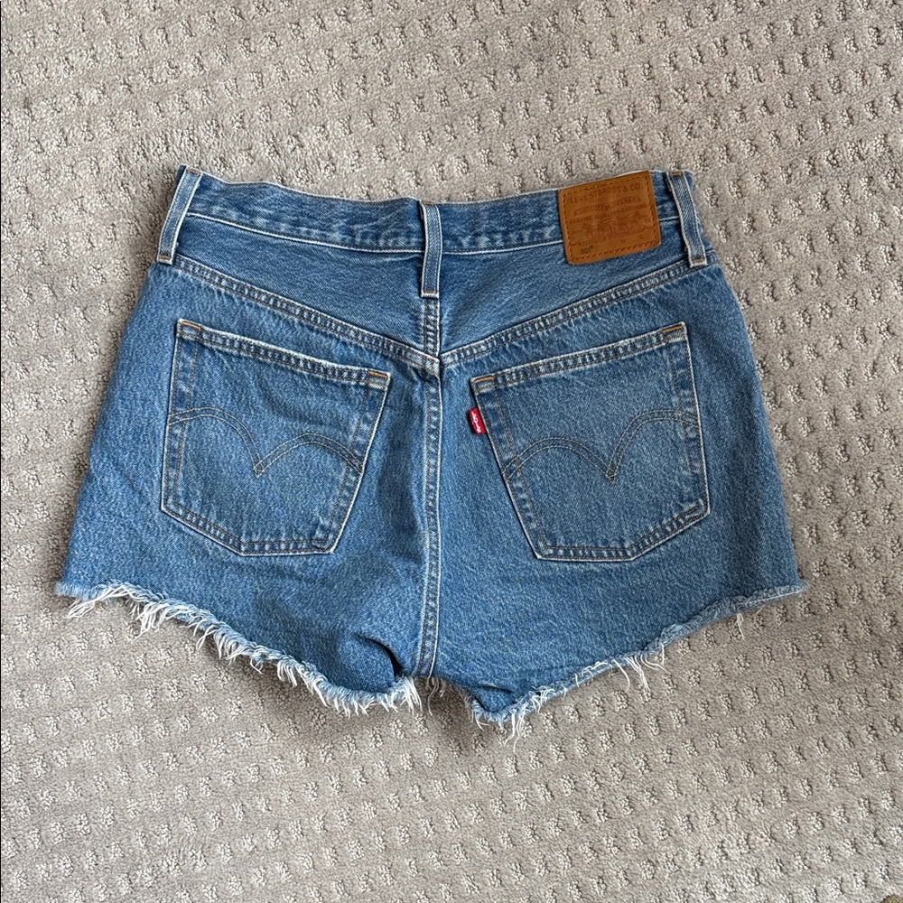 Levi’s 501 Demin Shorts - Picture 5 of 5